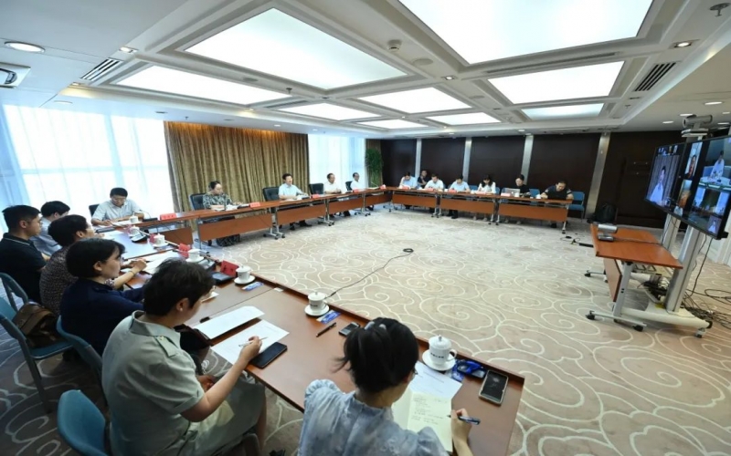 中國民營經(jīng)濟(jì)研究會(huì)舉行半年度經(jīng)濟(jì)形勢(shì)分析會(huì) 榮程集團(tuán)董事會(huì)主席張榮華出席并作重點(diǎn)發(fā)言