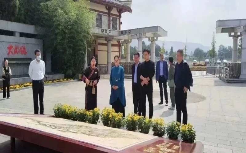 全國人大代表、中國民間商會副會長、全聯(lián)女企業(yè)家商會會長、天津榮程祥泰集團董事會主席張榮華到靈寶市考察傳統(tǒng)文化保護傳承