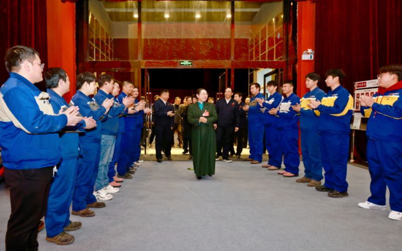 榮程集團(tuán)歡迎全國人大代表、榮程集團(tuán)董事會主席張榮華光榮履職載譽(yù)歸來