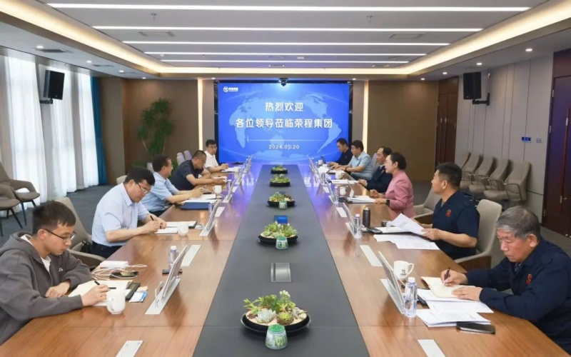榮程集團(tuán)董事會(huì)主席張榮華與全國政協(xié)委員、甘肅省工信廳副廳長(zhǎng)黃寶榮座談交流