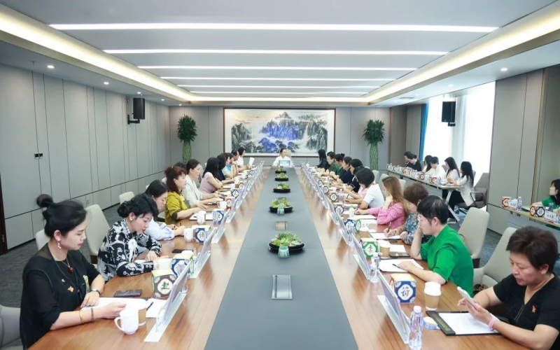 喜迎七一 向黨獻(xiàn)禮 - 張榮華主席與淄博市女企業(yè)家商會(huì)一行座談交流，凝聚她力量，展現(xiàn)她擔(dān)當(dāng)！