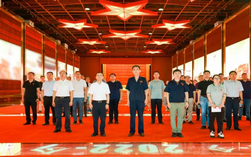 天津中德應(yīng)用技術(shù)大學(xué)黨委副書記、校長(zhǎng)王海龍一行到榮程集團(tuán)參觀交流