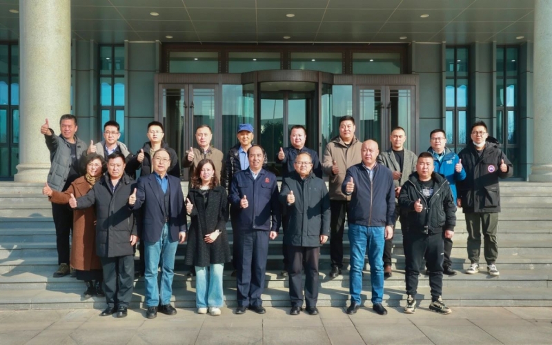 天津市鋼鐵工業(yè)協(xié)會(huì)秘書(shū)長(zhǎng)、天津市冶金商會(huì)副會(huì)長(zhǎng)楊勇一行到榮程集團(tuán)座談交流