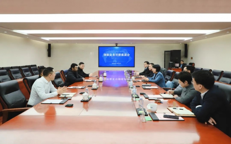榮程集團黨委書記、融誠物產(chǎn)總經(jīng)理張穎與多家客戶開展國際業(yè)務座談交流