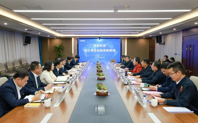 榮程集團(tuán)董事會(huì)主席張榮華與中國(guó)工商銀行天津分行黨委書記、行長(zhǎng)儲(chǔ)成龍座談交流